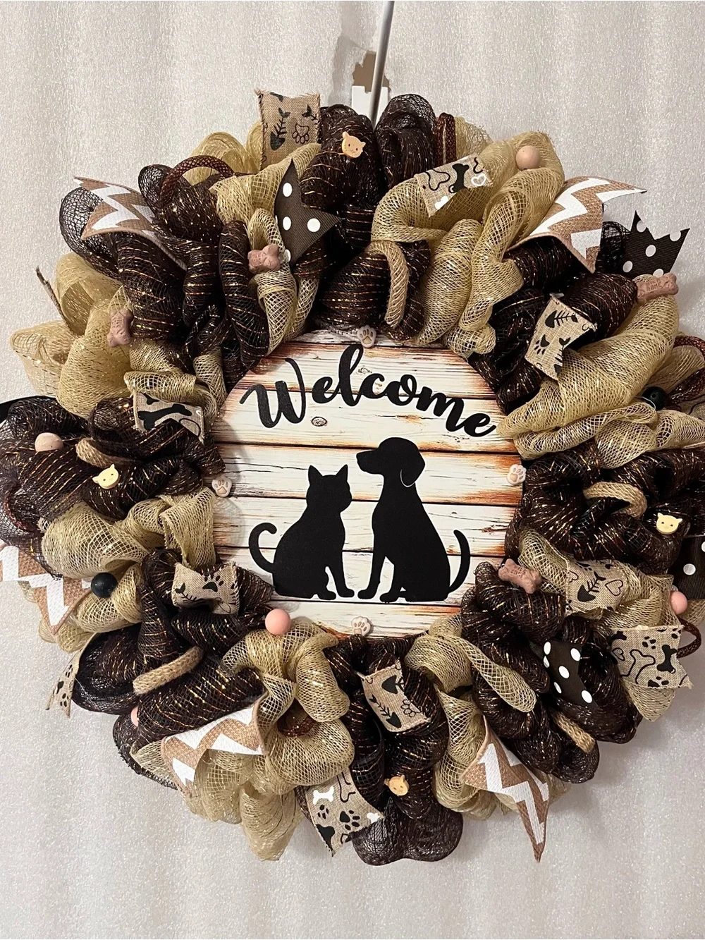Welcome Pet Silhouette Wreath in Brown and Tan